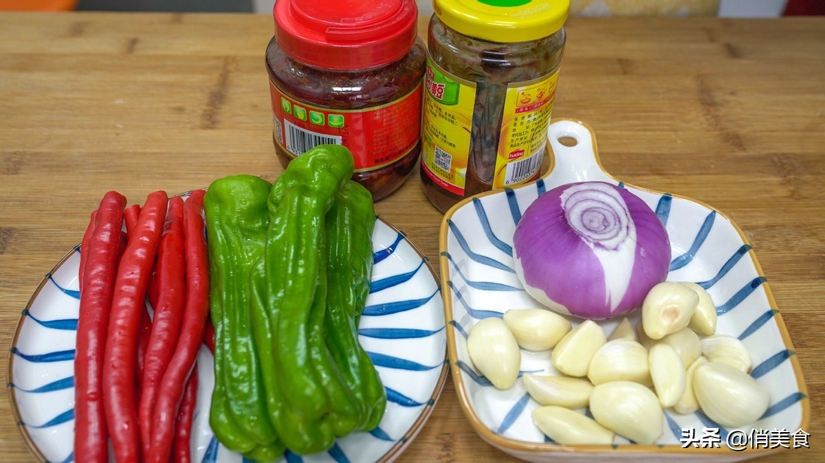 10分钟做锅万能酱，适合各种饼类、海鲜、烧烤、比老干妈好吃多了