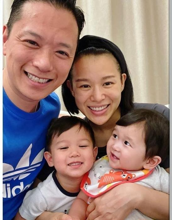 胡杏儿儿子进乐高店只看不买，逢人问好绅士有礼貌，妈妈直呼骄傲