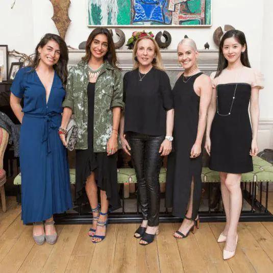 27岁章泽天500亿身价的朋友圈，除了世界首富还有