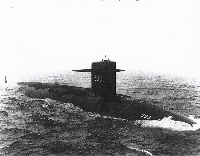 长尾鲨号核潜艇沉入2600米深海，0.1秒内爆，死亡129人