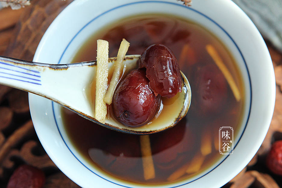 明日入伏，不懂喝姜茶亏了，每天坚持喝，降暑祛湿，对女人尤其好