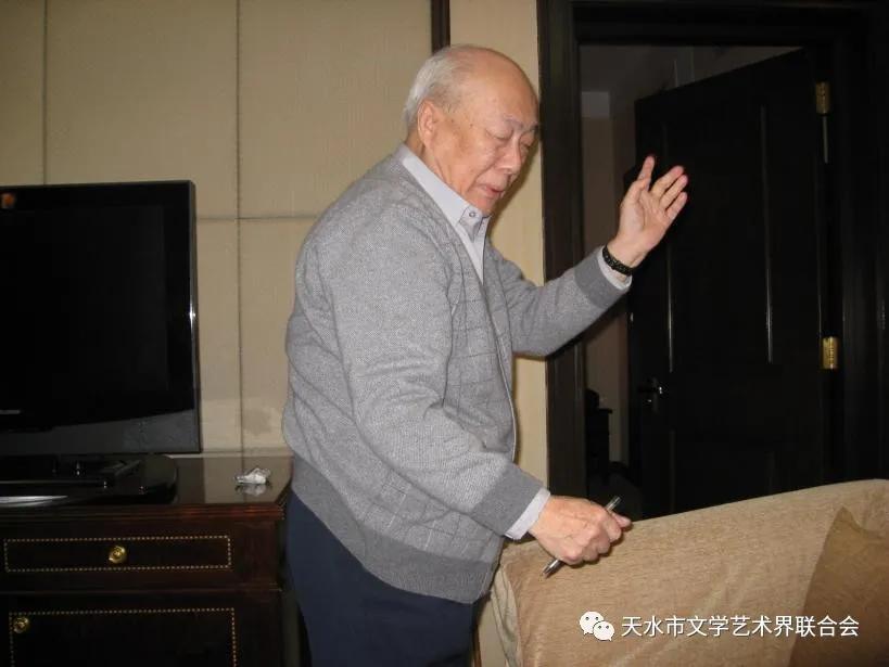 楊清汀：用綢子開鎖