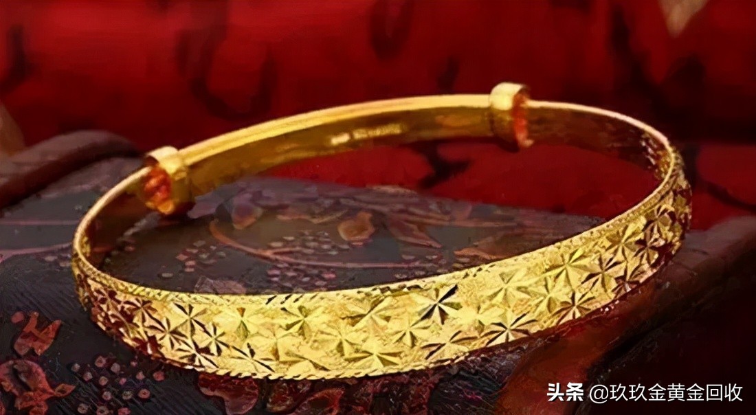 What are the characteristics of hollow, hollow and solid gold jewelry