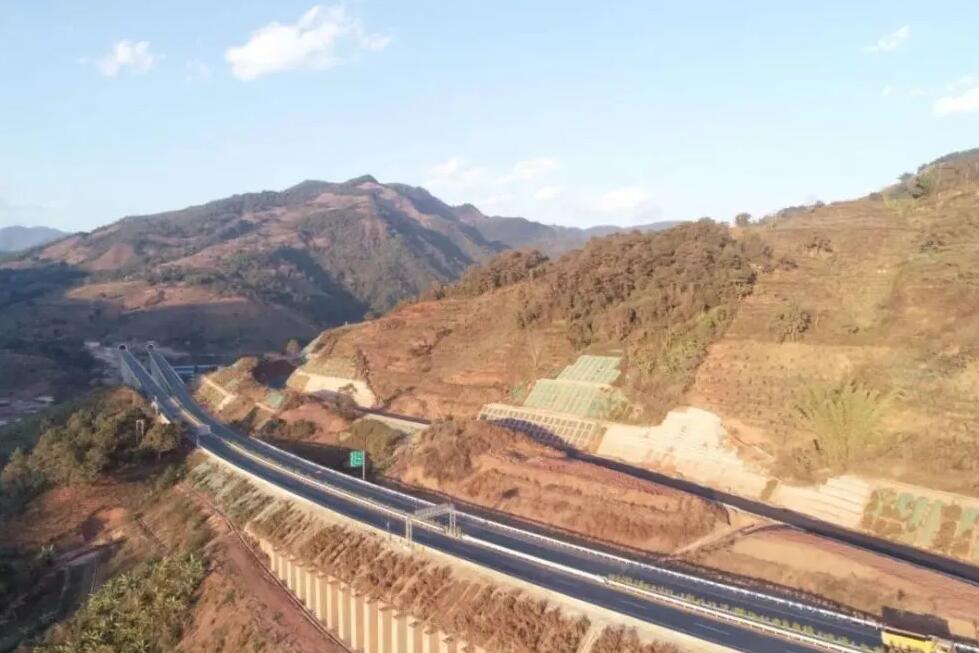 鸿运当头！临沧迎来第一条高速，助云南16个州市全部通高速