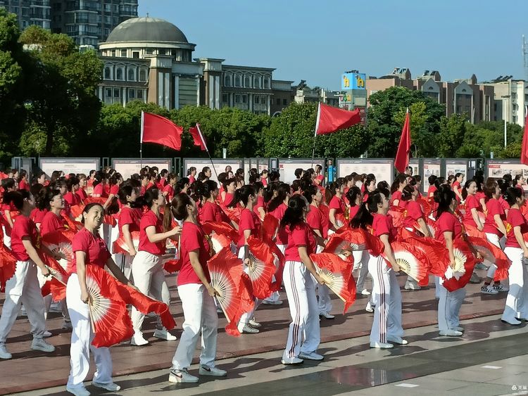 舞动湘潭”万人同跳大型排舞展演湘潭主会场启动活动圆满成功