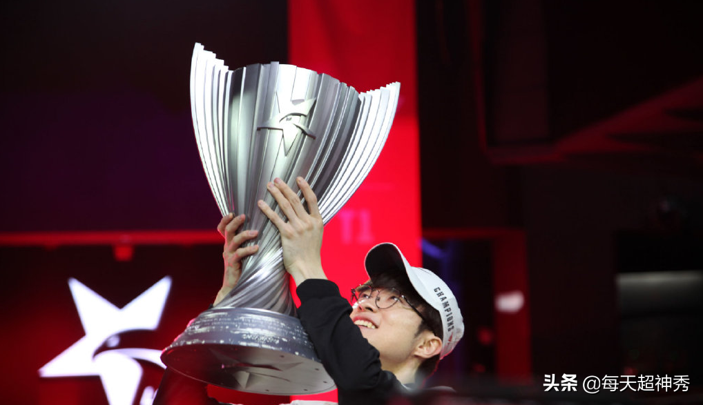 T1遭遇魔鬼赛程，官方晒出Faker近照，铁粉心愿高度一致