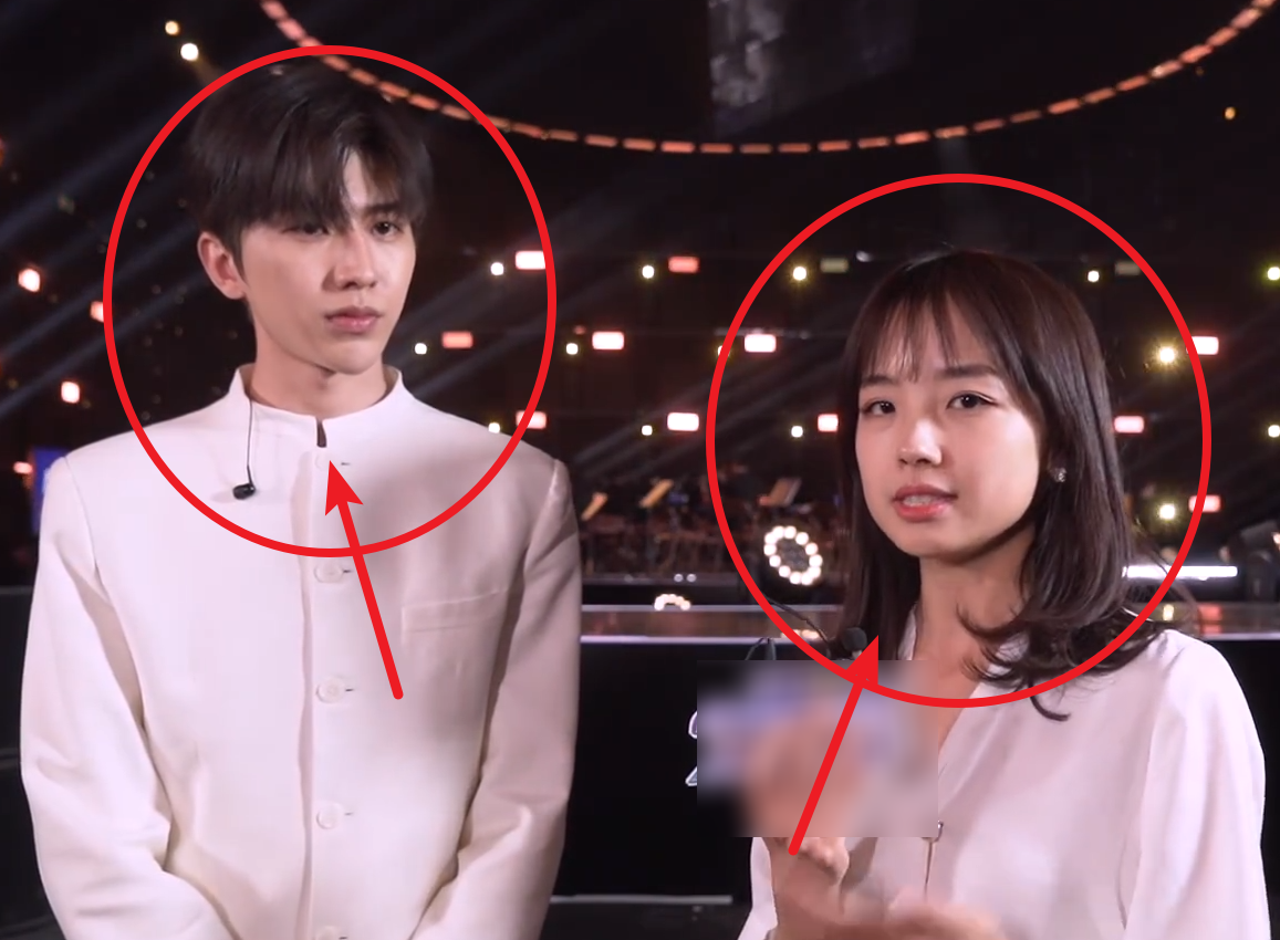 Ice of ice of Cai Xukun king is the same as casing first degrees, the station has Cp to feel very much together, this height needs 2 people I look however be stupefied