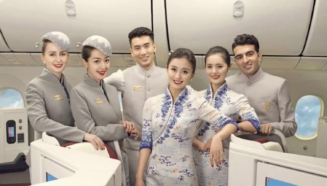 空姐一袭旗袍秀，复古又优雅，大气宏伟！让世