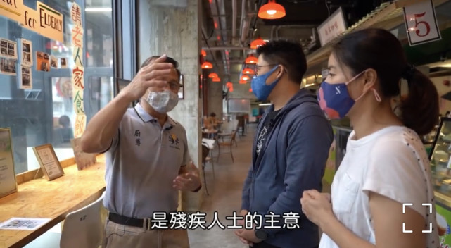 郭晶晶陪丈夫工作顯靦腆，小露一手讓霍啟剛當眾暴露“迷弟”本色