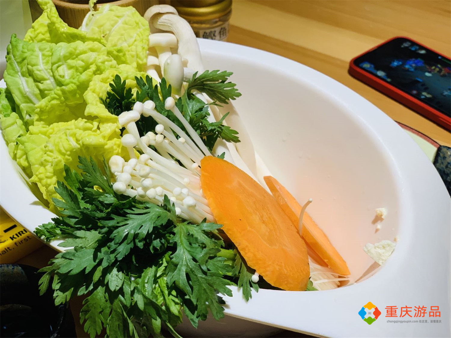 来自台湾的日本料理，拌着生鸡蛋吃的火锅，在重庆能吃得开吗？