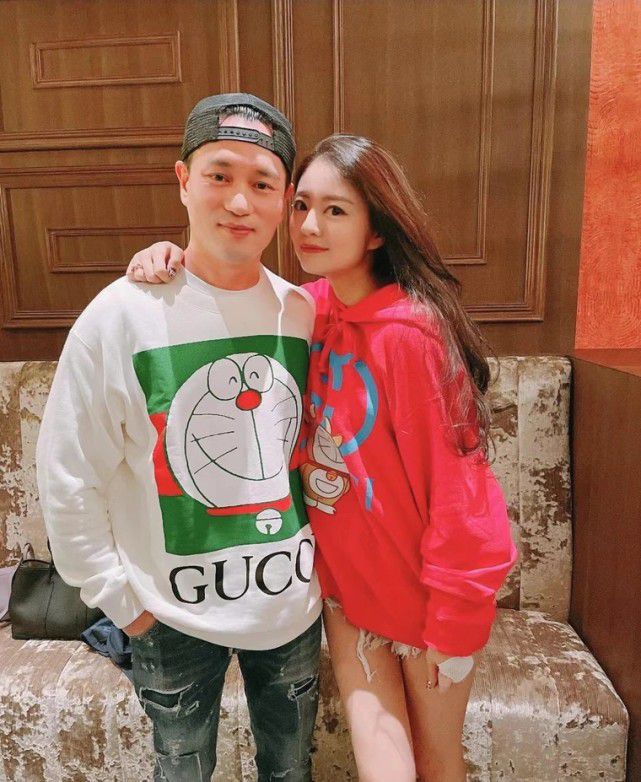 澳门偶遇安以轩一家，夫妻恩爱低调没架子，女儿五官精致超漂亮