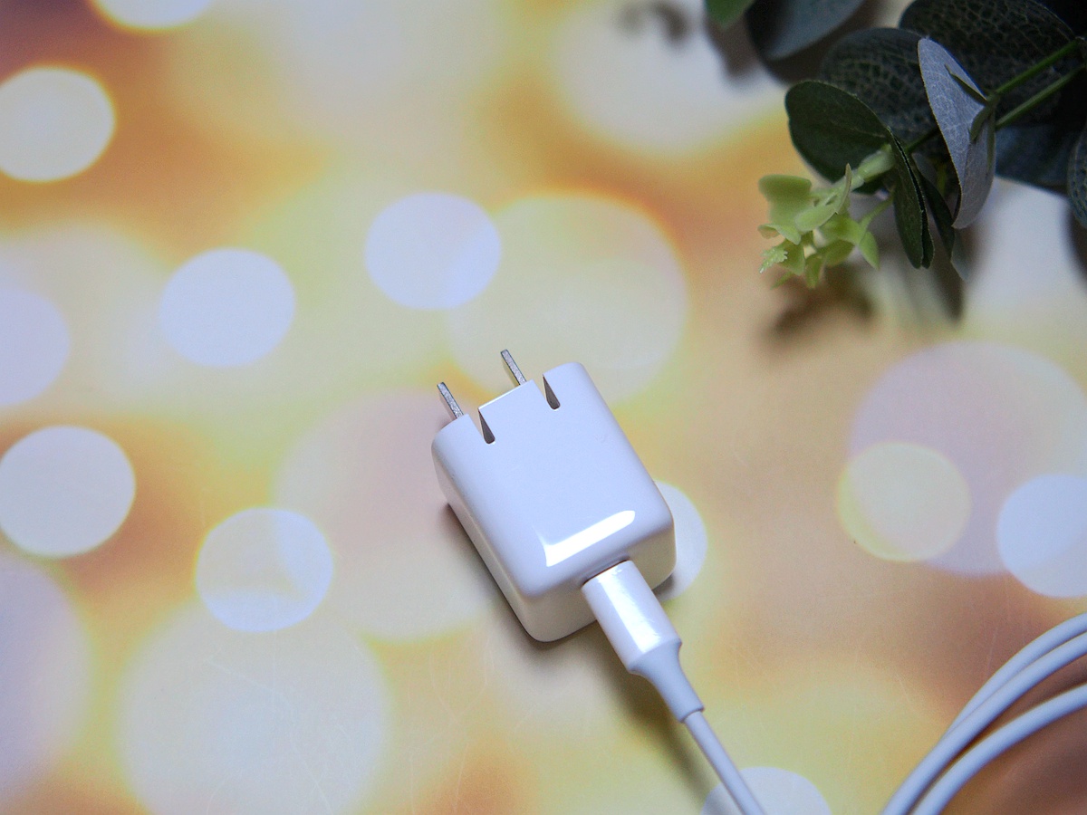 便携迷你快速回血的利器绿联小金刚快充头