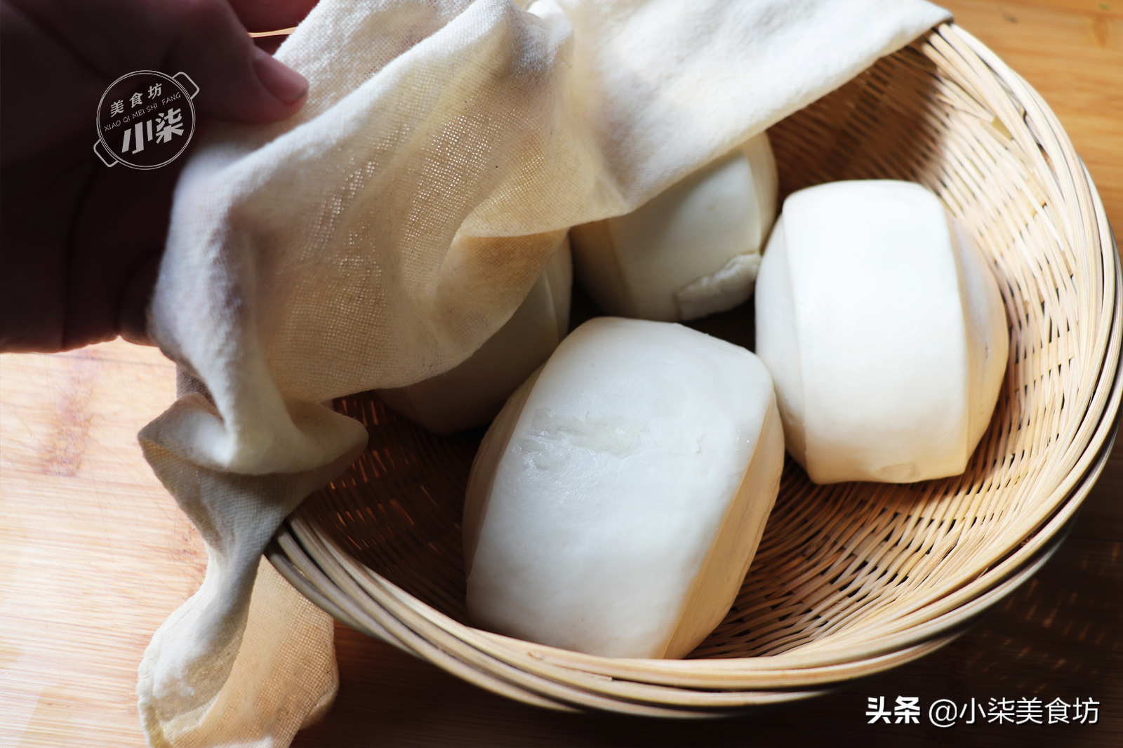 饅頭吃不完別直接放冰箱，教你2個訣竅，放一個月都新鮮不干硬