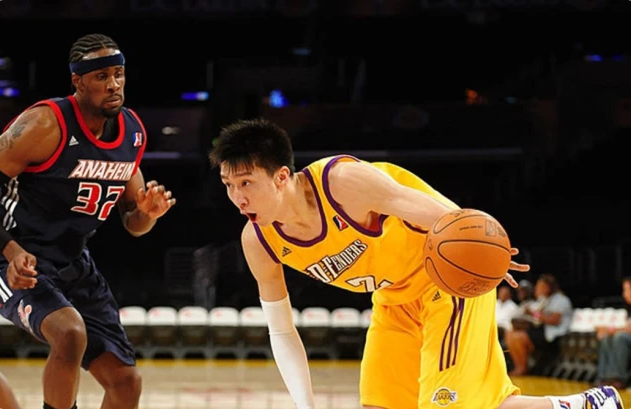 CBA最美太太，身高1米8气质十足，球迷：孙悦真幸福