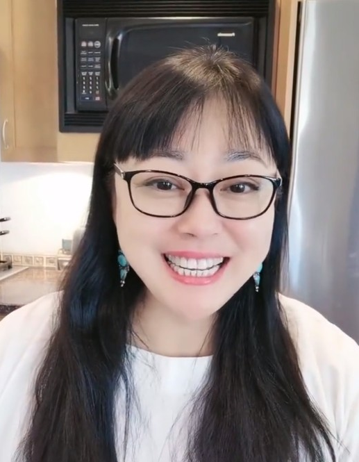 李菁菁：3段婚姻1個(gè)孩子，49歲嫁小21歲丈夫，因詐騙跌落神壇