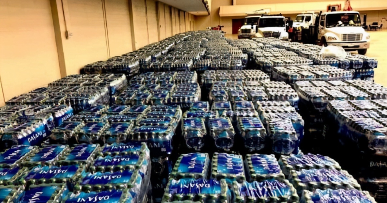 好心當驢肝肺？ 可口可樂援助得州，網民卻表示：這水有毒！