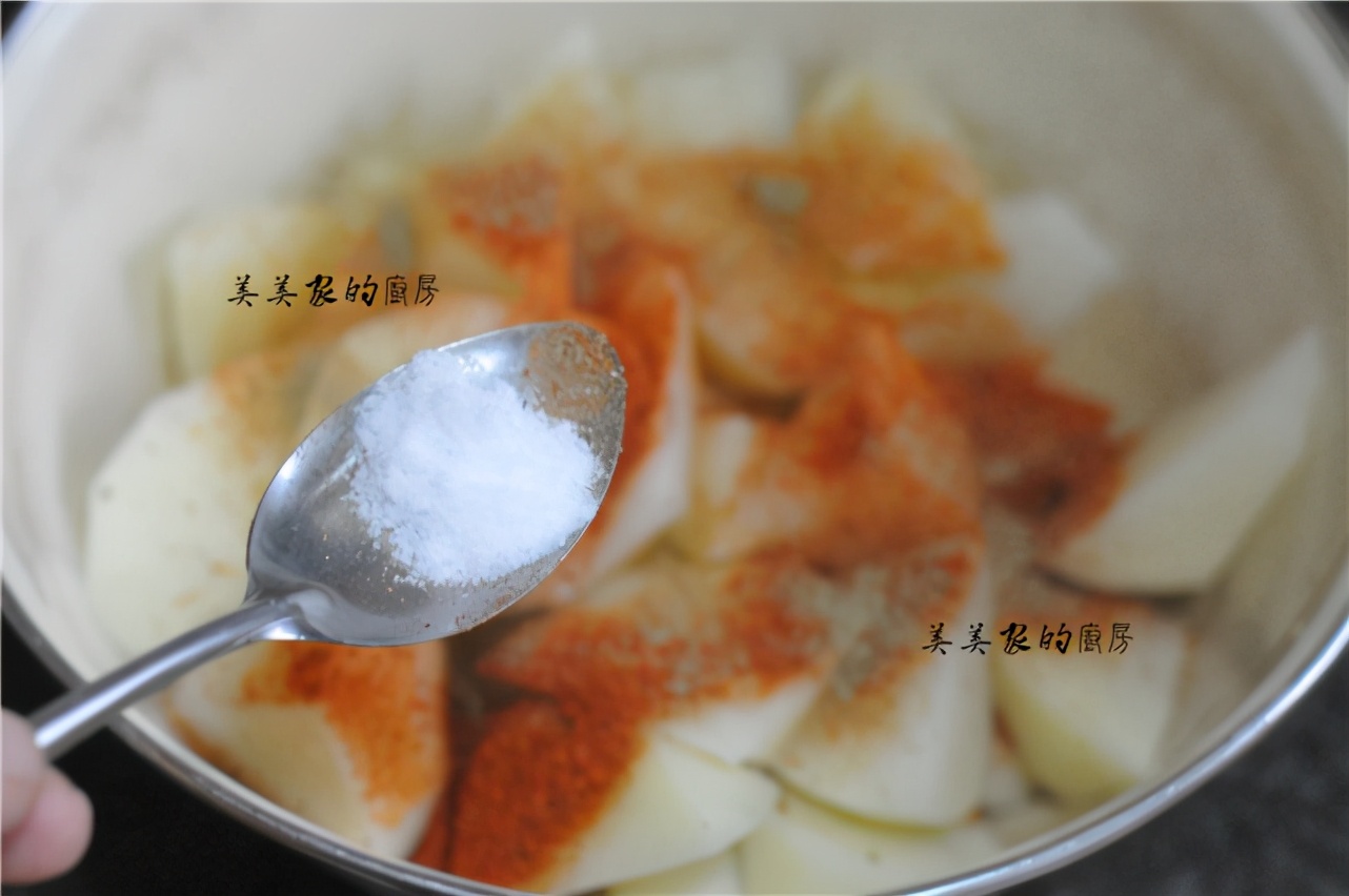 不炒不燉不油炸，土豆切成小丁，上桌就是大硬菜！ 好吃又解饞