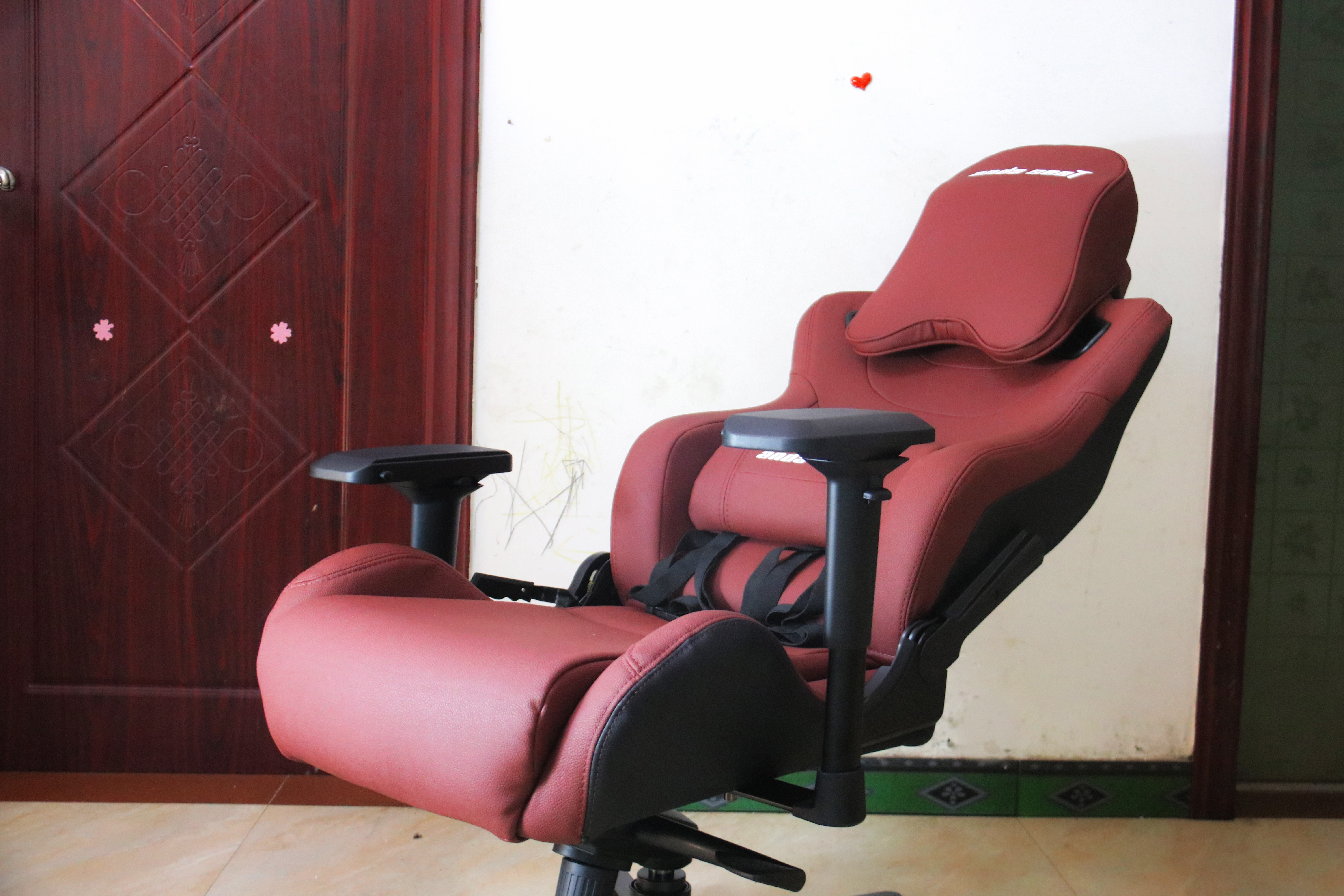 玩的不仅是游戏，午间小憩也适合：安德斯特赤焰王座电竞椅实测