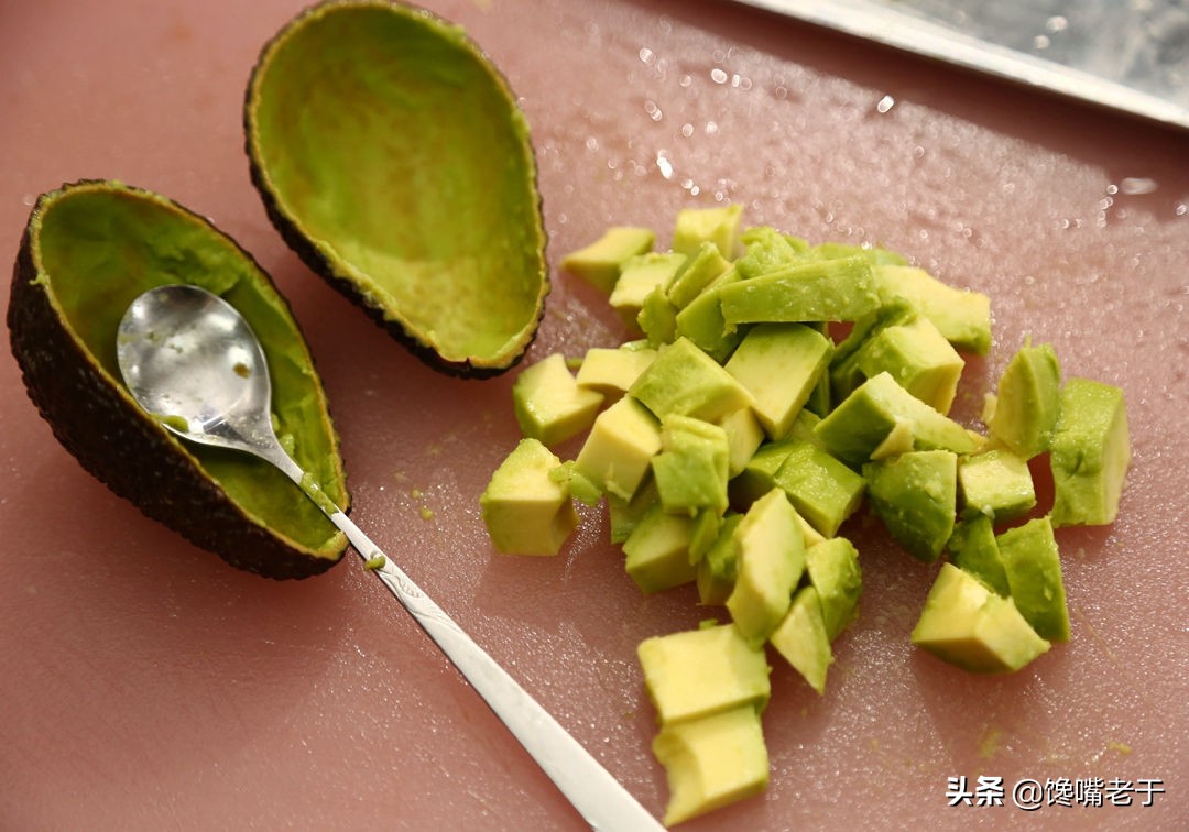 看完“TVB一姐”佘诗曼的减肥餐，终于明白：难怪快50岁了却像20