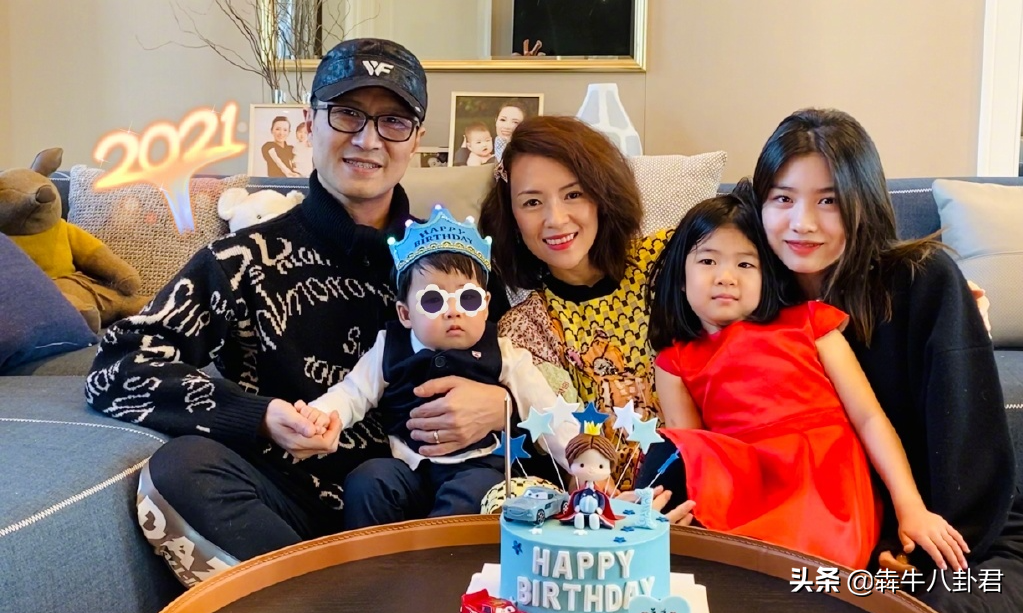 汪峰给儿子庆生,晒出一家五口全家福,网友称