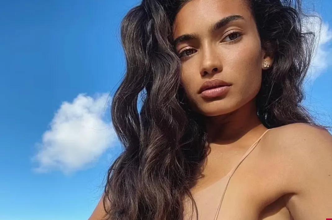 Victorias Secret Model Kelly Gale Shows Her Perfect Figure In A Tight