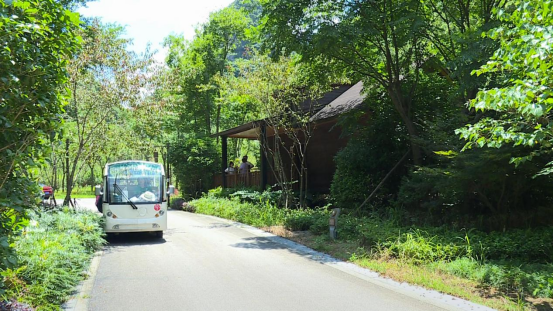 贵州长顺：泉谷画家村 如画山村引客来