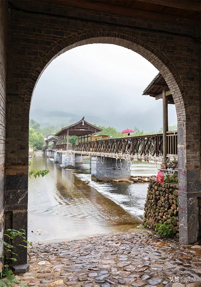 The owner spent 11 years investing 400 million yuan to build an ancient village with very few tourists