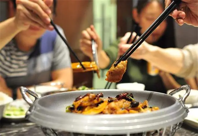 筷子最“难”夹道菜，“老外”都容易失败！！