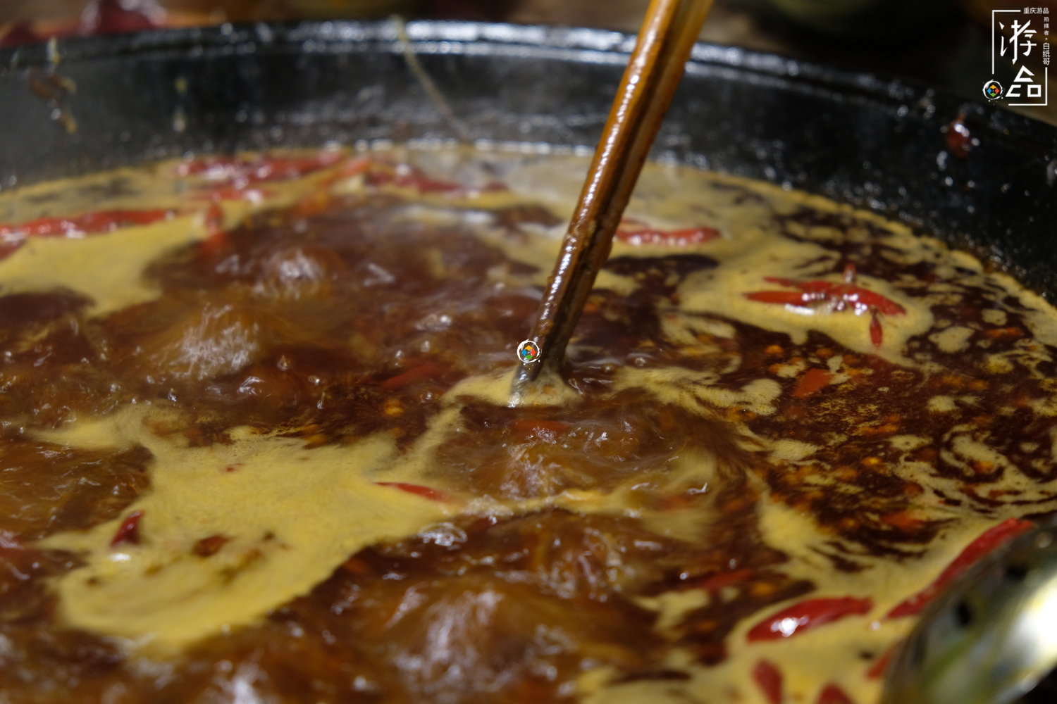 重庆火锅该不该收锅底费？收费食客不满意，不收又被怀疑用老油