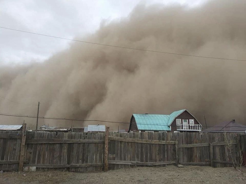 大风沙尘齐袭北方！蒙古国特大沙尘暴6人死亡80余人失踪