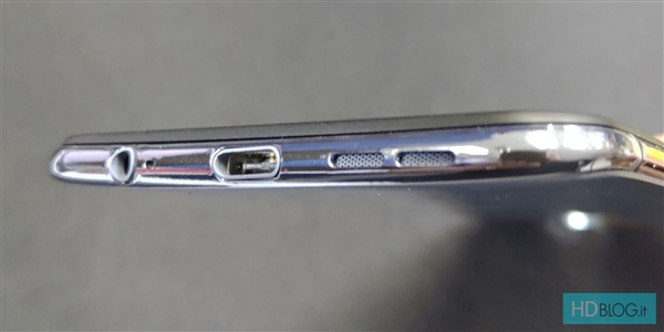 asusZenFone 6外观设计曝出：第一款“斜”打孔异形屏？