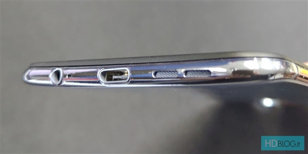 asusZenFone 6外觀設(shè)計(jì)曝出：第一款“斜”打孔異形屏？