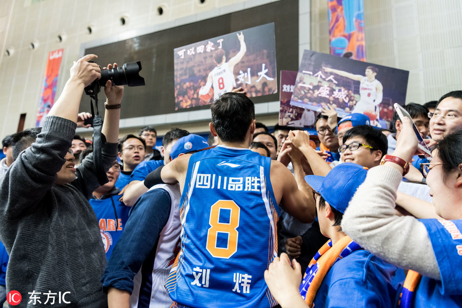 刘炜为什么能登陆nba(第三位万分先生成了 照片回顾刘炜22年CBA职业生涯)