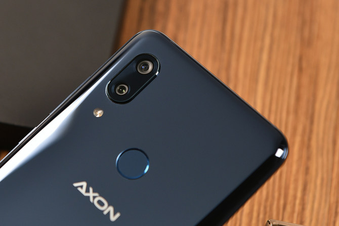 中庸、內斂、大道至簡 輕商務旗艦中興Axon 9 Pro評測