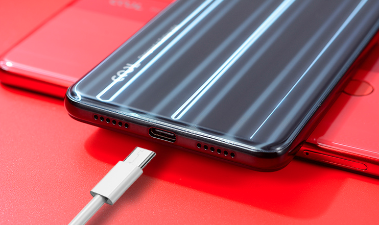 酷派樂動(dòng)8 官方宣布：市場價(jià)999元，4000mAh/劉海屏