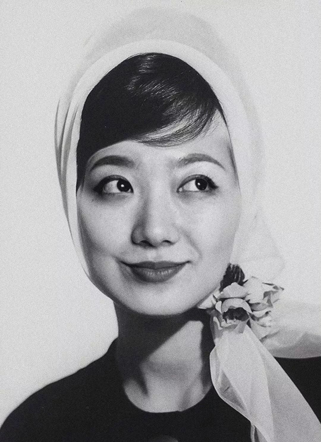 90后清华美女学霸,和名人拍“假照”,被揭发后还获国际大奖?