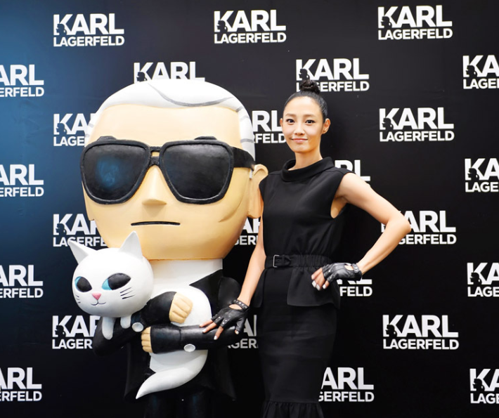 这么多明星合影，老佛爷究竟看上了她们哪儿？