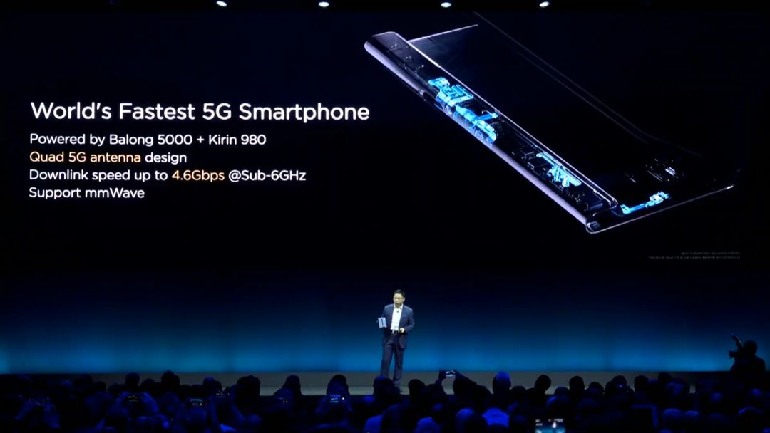 5G折叠屏！17500元！华为新推的手机刷屏！网友：手机壳……