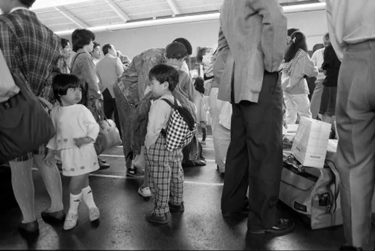 炒房！援交！送女友礼物只送卡地亚金戒！90年代日本人有钱到连美国都不放在眼里！