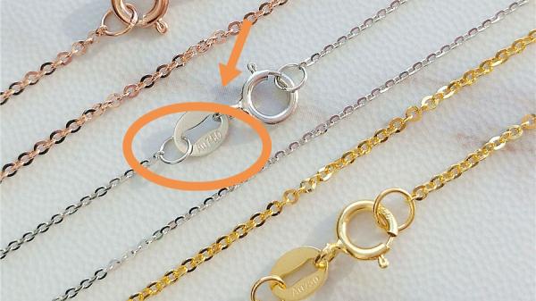 选购黄金饰品要注意成色含金量标识，**常见的黄金标识有“3种”