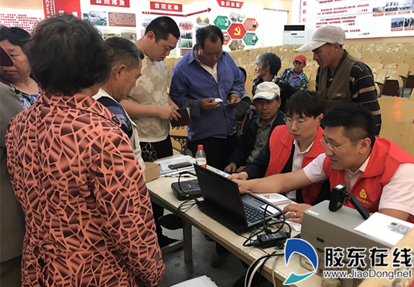 Town of Home Guo store is held " sunshine credence demonstrative village " the ceremony that give a shop sign (group plan)