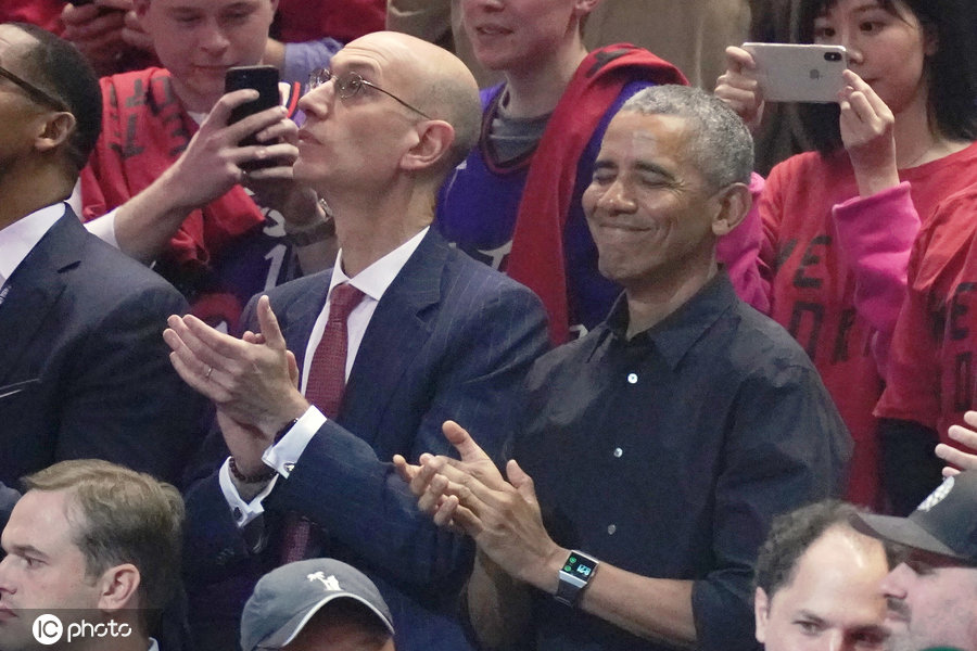 为什么奥巴马喜欢nba(“最懂球的总统”！奥巴马现身NBA总决赛 全场球迷热烈欢迎)