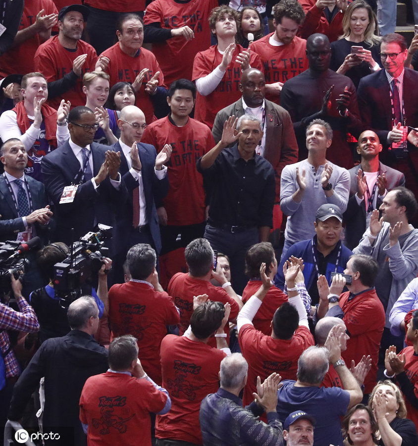 为什么奥巴马喜欢nba(“最懂球的总统”！奥巴马现身NBA总决赛 全场球迷热烈欢迎)