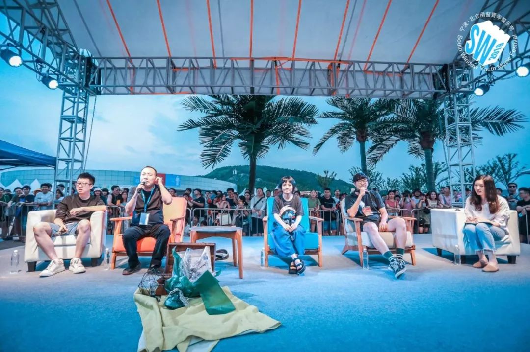 Zhao Lei, sound plays, · · · is 9 Lian Zhen's people, Kangmushi this night sky drew a chic moon