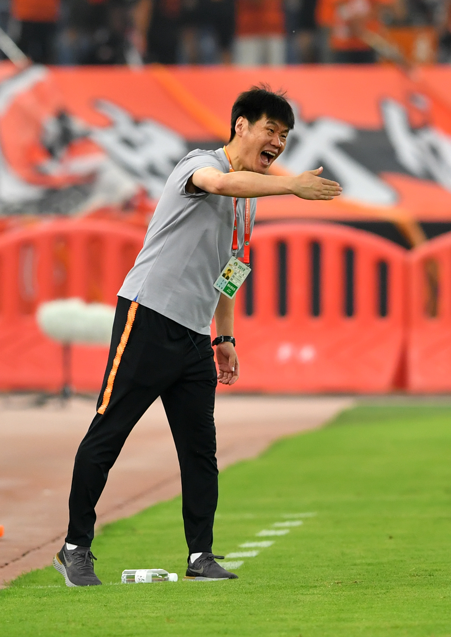 山东鲁能泰山不敌广州恒大淘宝    8月3日,山东鲁能泰山队主教练