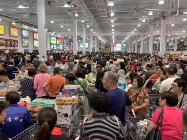 Costco登陆上海，开业半天就被“冲垮”！此时进入中国市场会是一个正确的选择吗？
