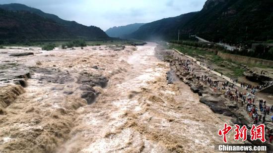 黄河壶口瀑布再现大洪峰