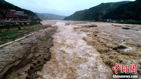 黄河壶口瀑布再现大洪峰