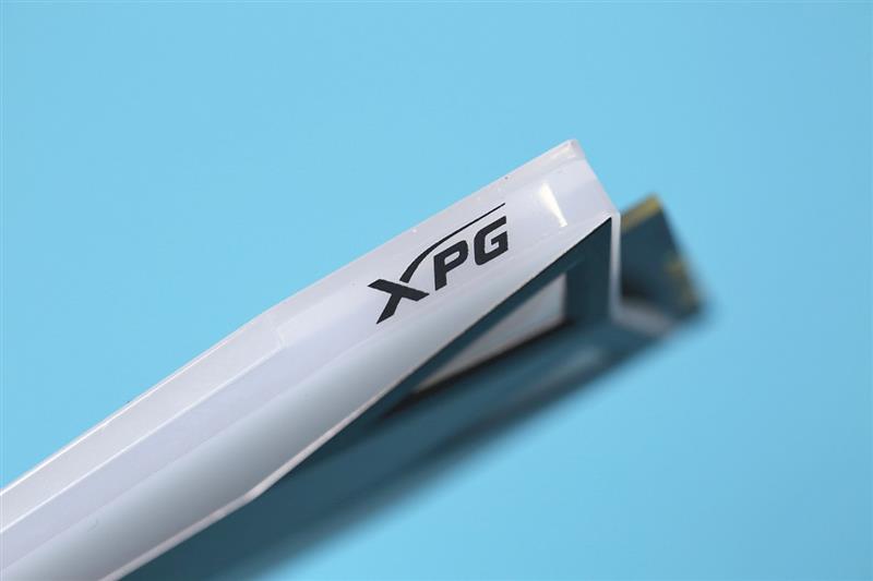 变态级灯效与超频能力！威刚XPG龙耀D60G内存评测：699元碾压所有对手