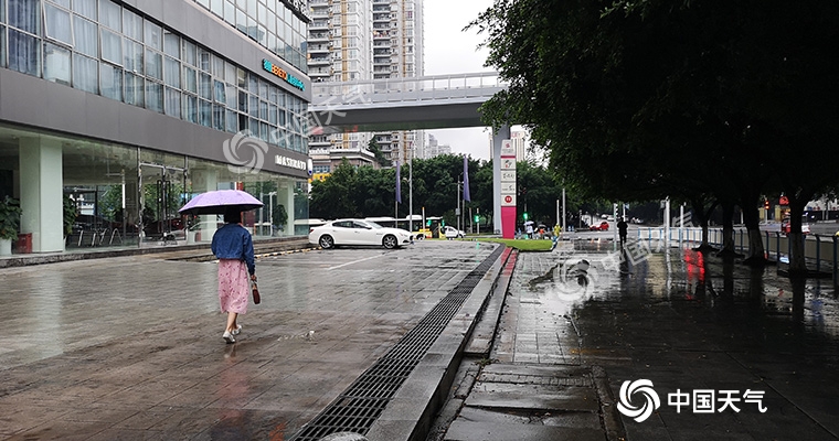 今晨重庆多区县遭强降雨袭击 部分高速公路受影响​